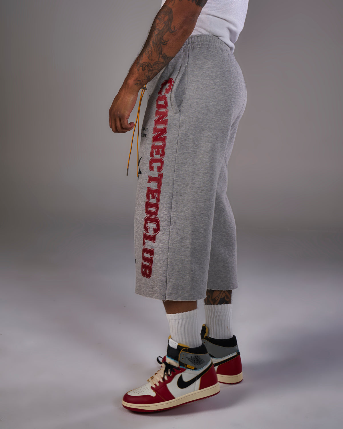 CONNECTED CLUB ARTSY CUT OFF SWEATPANTS